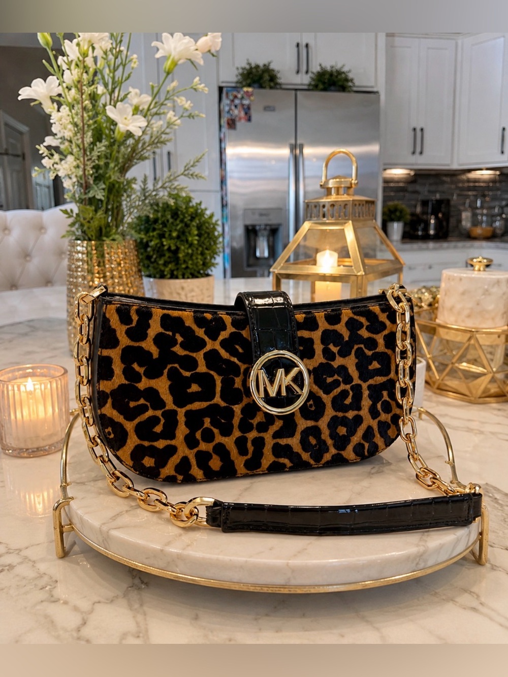 Beautiful Michael Kors bag with a unique and eye-catching design. ✨